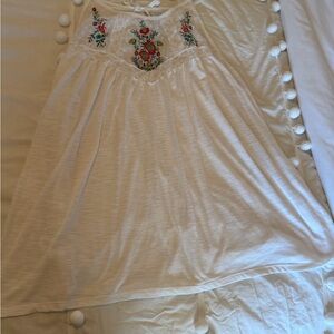 Time and Tru White Sleeveless Top